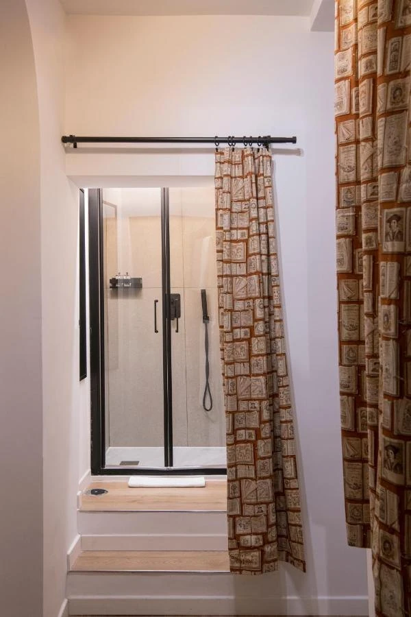 Doccia con porta in vetro